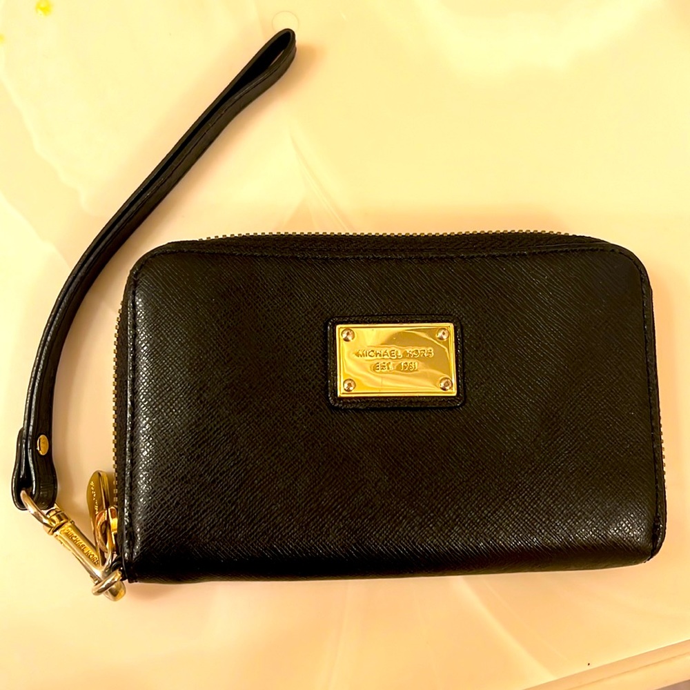 Michael kors wristlet wallet